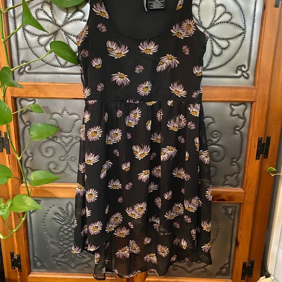 2/$10- O’Neill- Scoop Neck High Low NEEDS REPAIR - Picture 2 of 13